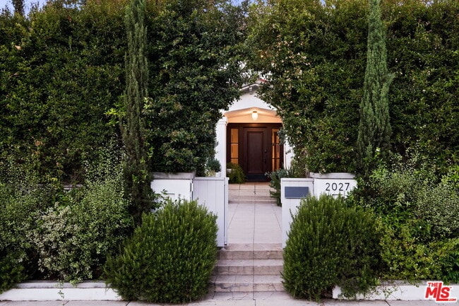 Primary Photo - 2027 Canyon Dr