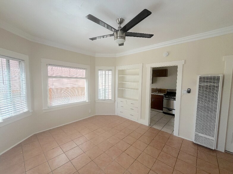 Building Photo - 744 Pine Ave