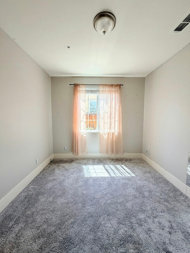 Building Photo - 850 Monterey Ct