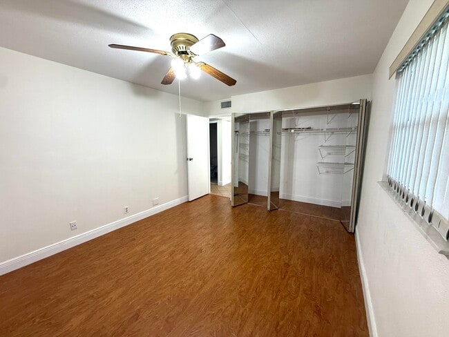 Building Photo - 569 Monaco Way