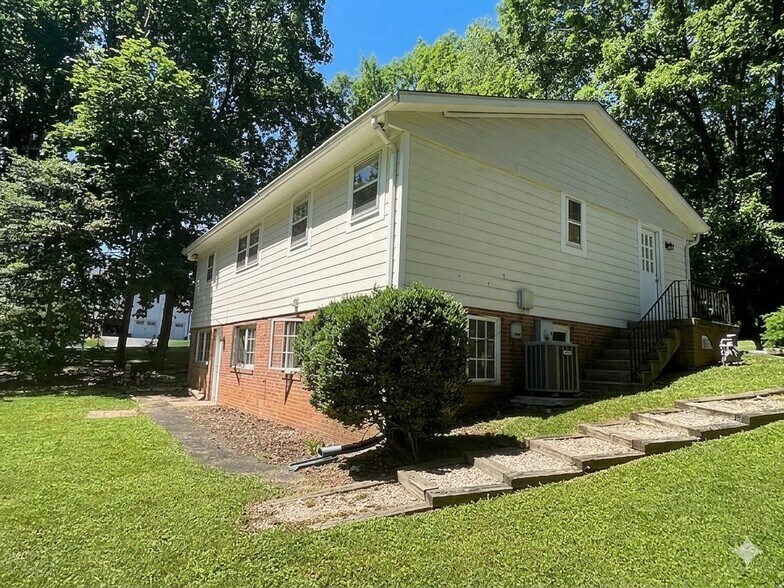 Building Photo - 731 Miller Ave