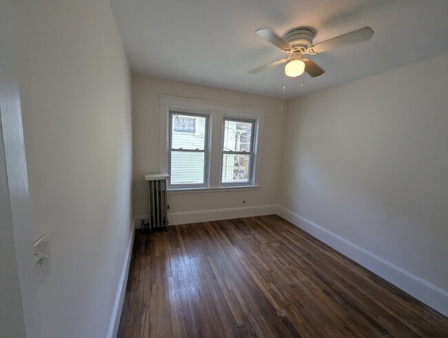 Building Photo - "Charming Duplex Living: Cozy 2-Bed, 1-Bat...