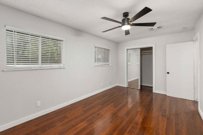 Building Photo - 2928 E 12th St