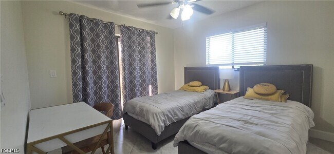 Building Photo - 534 SE 34th Terrace