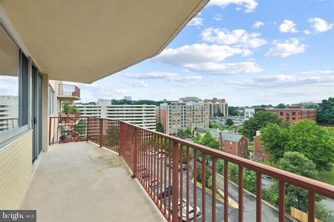 Building Photo - 5353 Columbia Pike