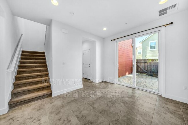 Building Photo - 3008 Lighthouse Ln