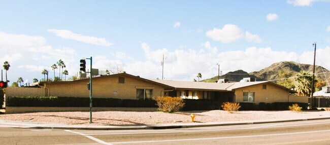 Building Photo - Beautifully Renovated 2-Bedroom Home in a ...