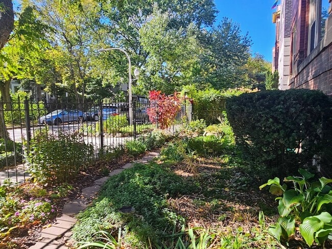 Building Photo - 1234 W Argyle St