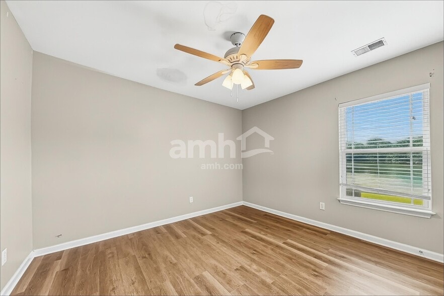 Building Photo - 122 Spring Lakes Dr
