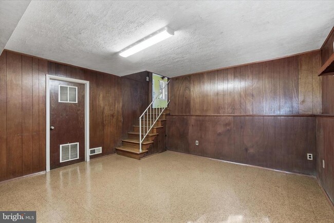 Building Photo - 2423 Harwood Rd