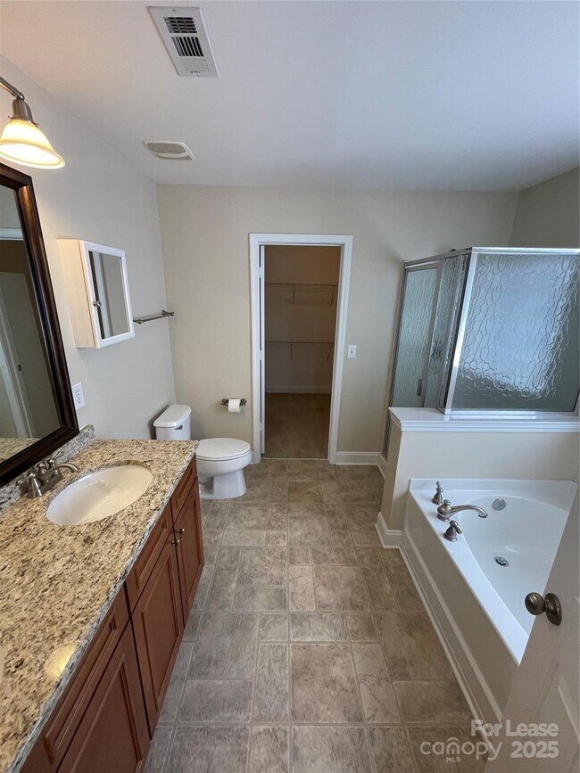 Building Photo - 120 Waterlynn Club Dr