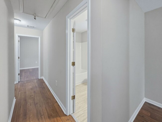 Building Photo - Fantastic 4 bedroom 2 bath home - Housing Vouchers Accepted