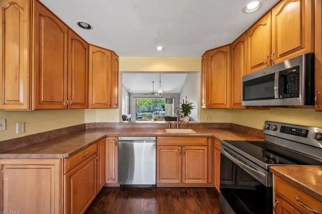 Building Photo - Charming 2 Bed 2 Bath Condo in Naples COMING SOON