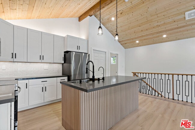 Building Photo - 23906 Darbun Dr