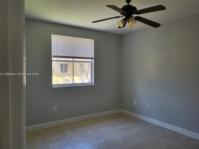 Building Photo - 1543 SE 25th St