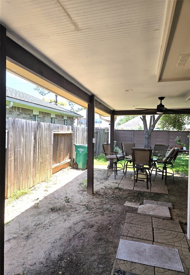 Building Photo - 18011 Featherfield Ln