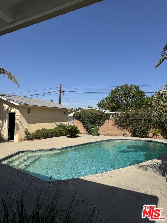 Building Photo - 5412 Hazeltine Ave