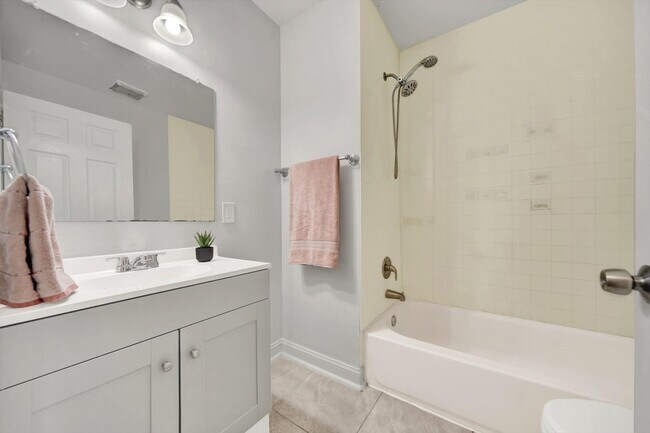 Building Photo - 3 Bed near Charles Village