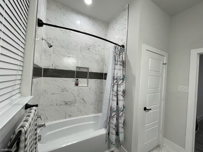 Building Photo - 3 br, 2 bath Duplex - 804 Green Castle Dri...