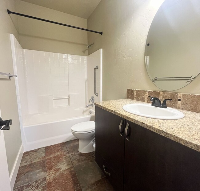 Building Photo - The perfect 2 bed/2bath with office patio home in the beautiful Hazelwood community just off Lake...