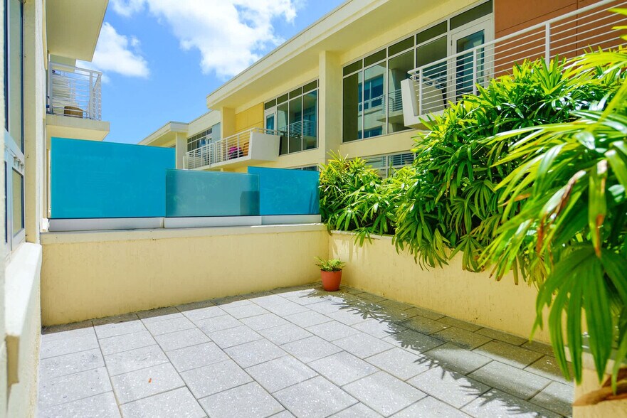 Building Photo - 3250 NE 1st Ave