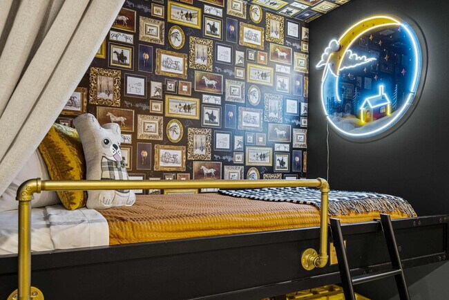 Building Photo - 245 Hermitage Ave