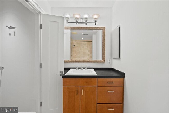 Building Photo - 3220 17th St NW
