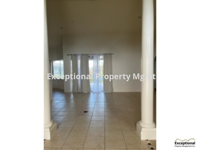 Building Photo - 3x2 plus Bonus Room Spacious SW Cape Home ...