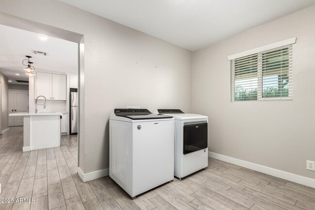 Building Photo - 331 E Continental Dr