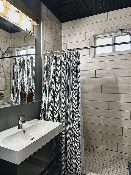 Building Photo - 99 Olive St