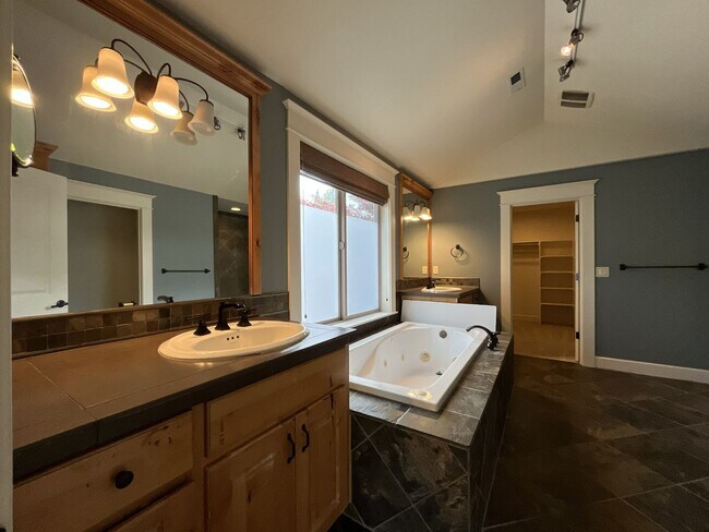 Building Photo - Luxury 5 Bedroom Home with Soaking Tub, Chef’s Kitchen & Expansive Primary Suite