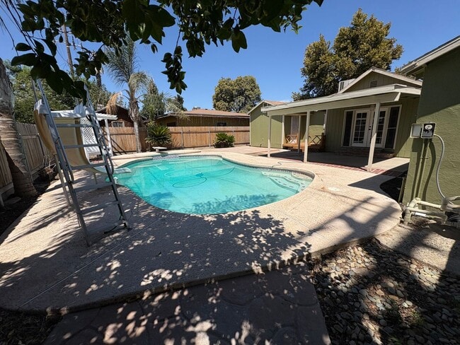 Building Photo - 4189