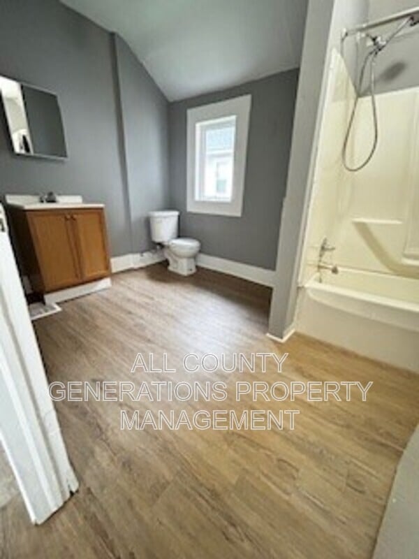 Building Photo - 778 Yale St