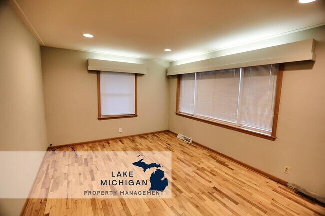 Building Photo - 1687 32nd Ave