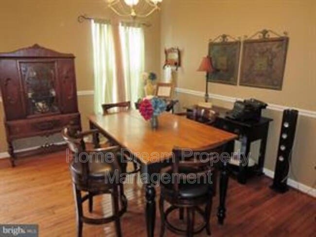 Building Photo - 1308 Saunders Dr