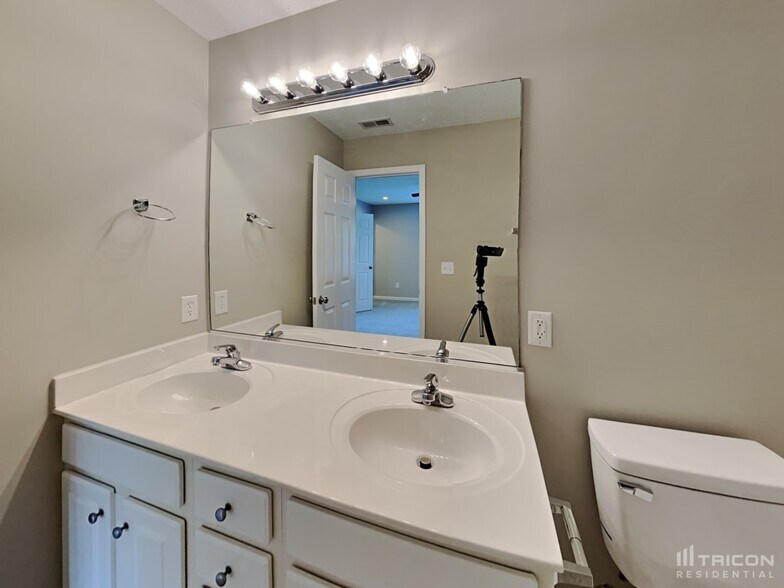Building Photo - 3525 Sunset Hollow Ct