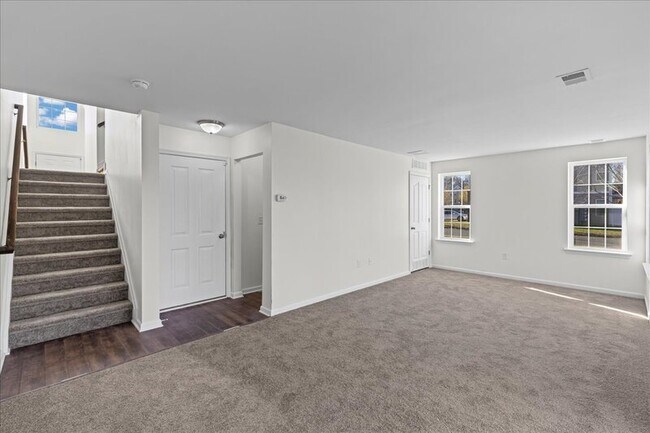 Building Photo - 1 Creekside Wy