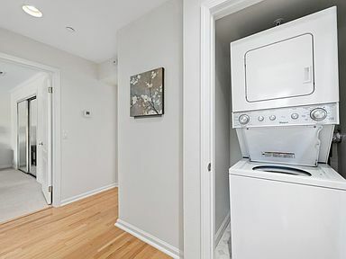 Building Photo - 20 Willow Rd