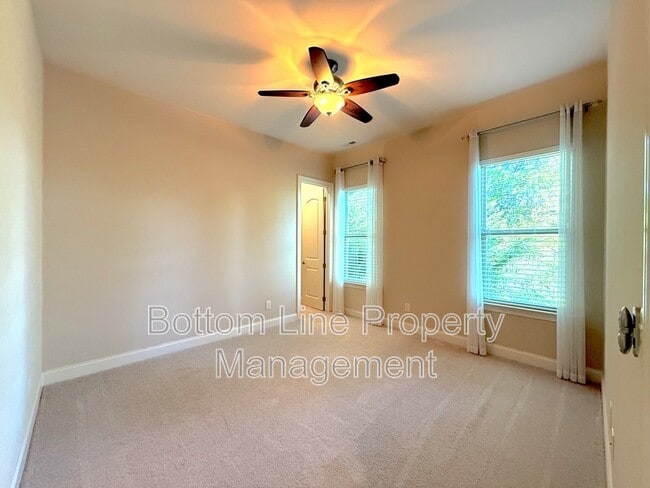 Building Photo - 9006 Blue Ridge Dr
