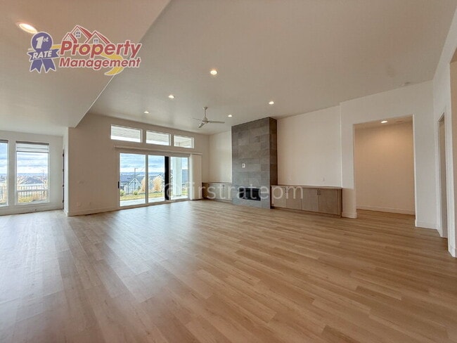 Building Photo - 3024 E Parulo Dr