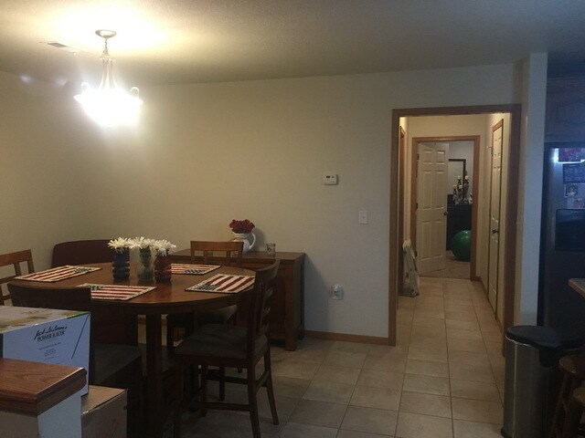 Building Photo - 3 bed 2 bath off Scenic Drive - AVAILABLE ...
