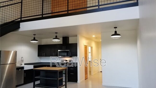 Building Photo - 738 W Antler Ave