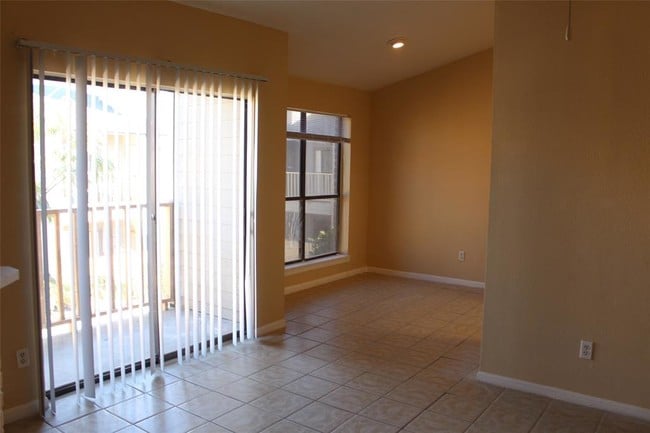 Building Photo - 16111 Aspenglen Dr