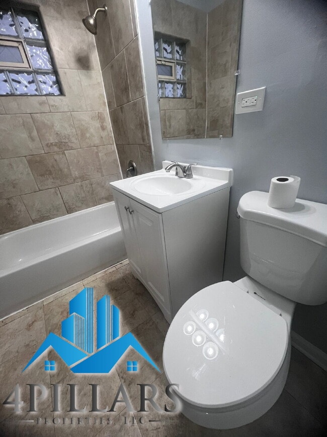 Building Photo - 403 Kenwood St