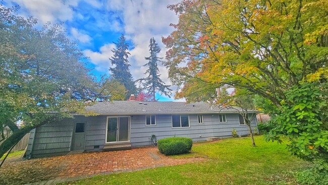 Building Photo - Beautifully Remodeled 3 Bed 2 Bath Rambler...