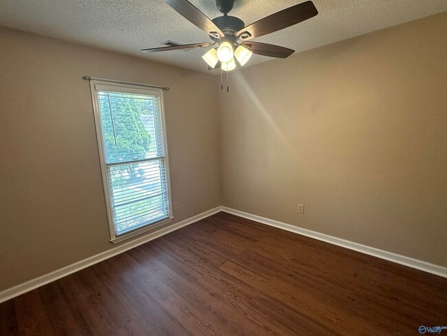Building Photo - 136 Hollington Dr NE