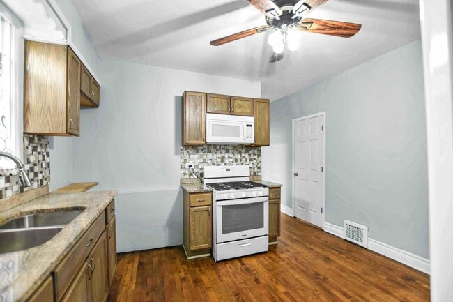 Building Photo - 1302 S 61st Ave