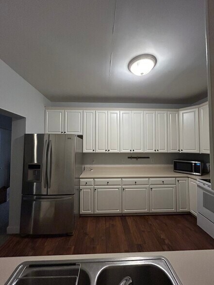 Kitchen - 12 Bermuda Pointe Cir