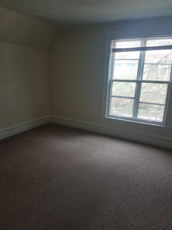 Building Photo - 115 N 5th St