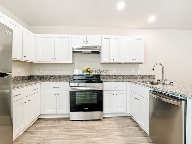 Building Photo - 10474 Pendleton Ave